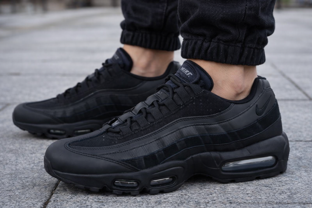 nike air max 95 review – black nike air max 95 on foot lifestyle view